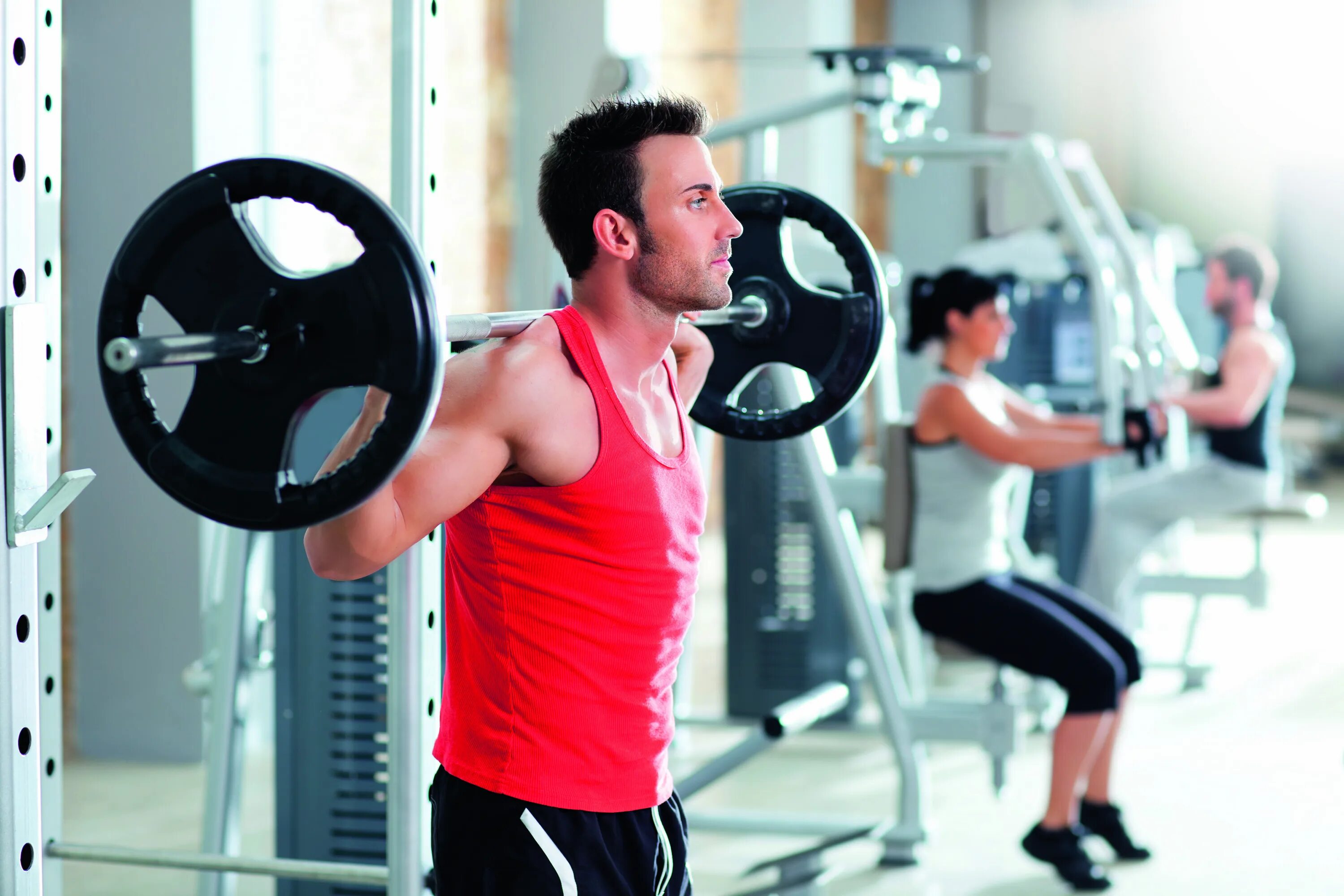Музыка для спортзала для мужчин. Спортсмены в тренажерном зале. Спортсмены в тренажерном зале. Дроп сеты в бодибилдинге. Мужчина в спортзале.