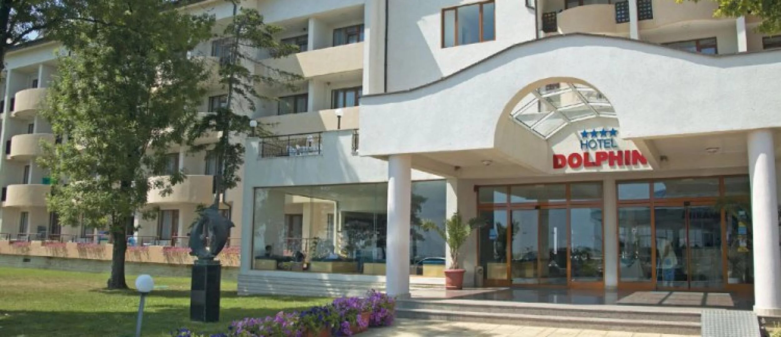 Дельфин вертикально. Отель дельфин местоположения. Dolphin 4. Болгария г. Долфин ярославль отель.