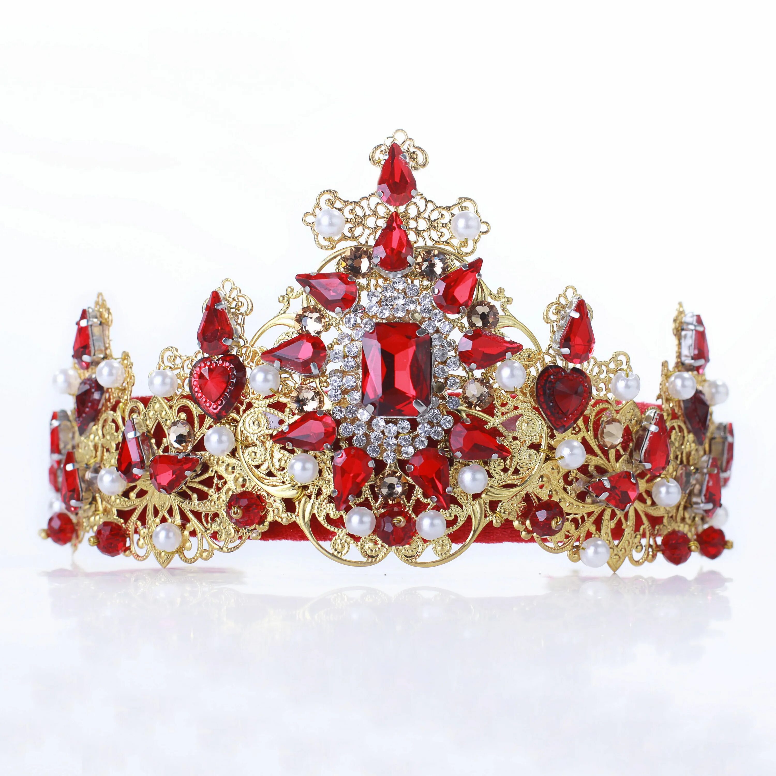 Золотая корона китай россия. Золотая тиара с рубинами. Корона с драгоценными камнями. Корона с красными камнями. Корона с рубинами.
