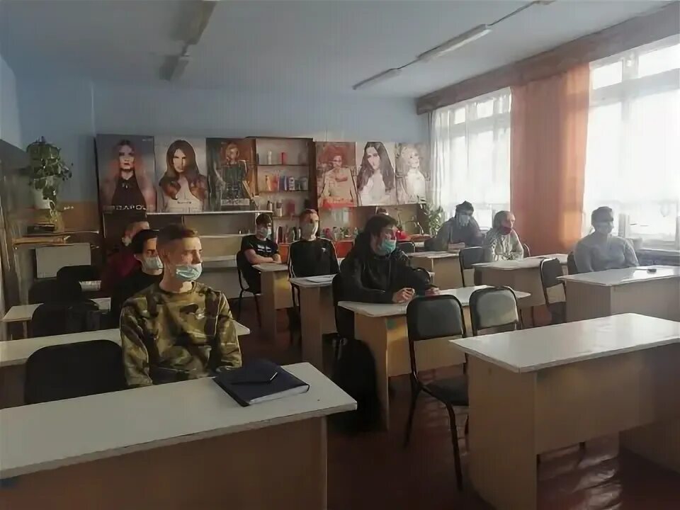 Дотех техникум 19 техникум. Студенты колледжа. Томский промышленно-гуманитарный колледж общежитие. Политехнический колледж проспект буденного. Политехнический колледж 2 москва.