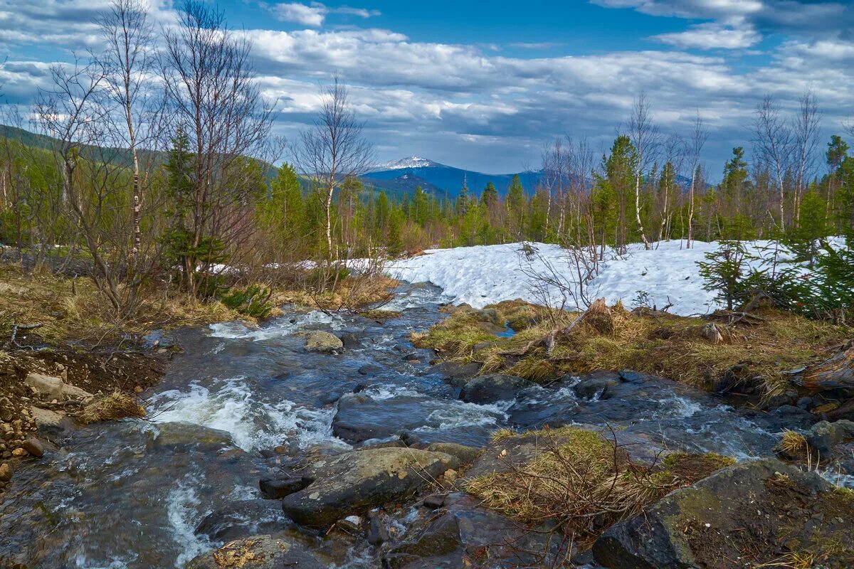 Южный урал март. Дом в горах урала. Уральские горы весной. Национальный парк зюраткуль, южный урал. Южный урал март.
