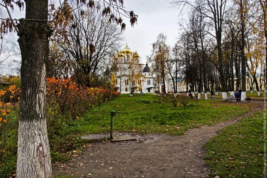 Дмитров осень. Старый Дмитров. Город Дмитров Московская область парк. Парковая 19 Дмитров. Дмитровск подмосковье