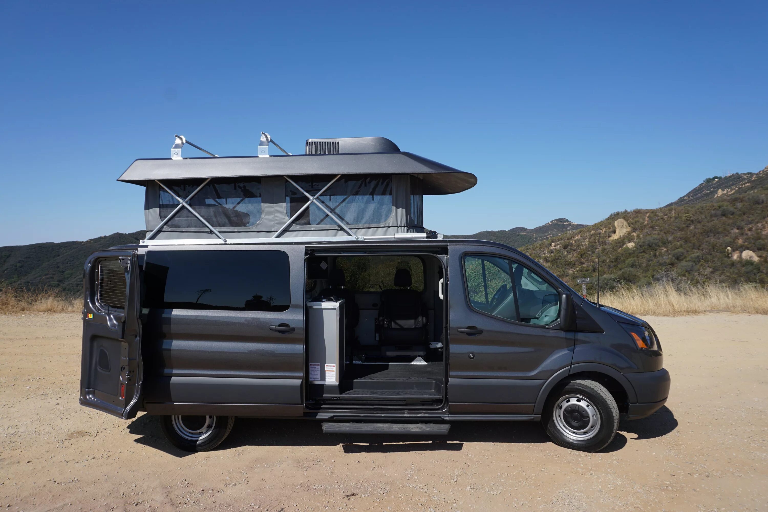 Дом с поднимающейся крышей. Ford transit кемпер. ford transit автодом. ford transit camper van. ford transit кемпер ван лайф.
