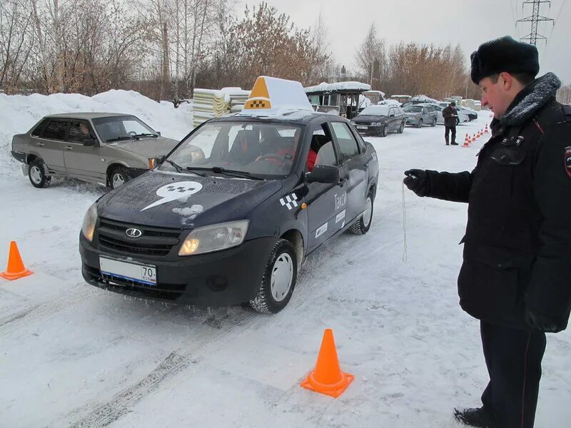 Такси ярково. Таксопарк Томск. Такси Томск безопасное. Такси поселок светлый город Томск. Такси Томск фото.