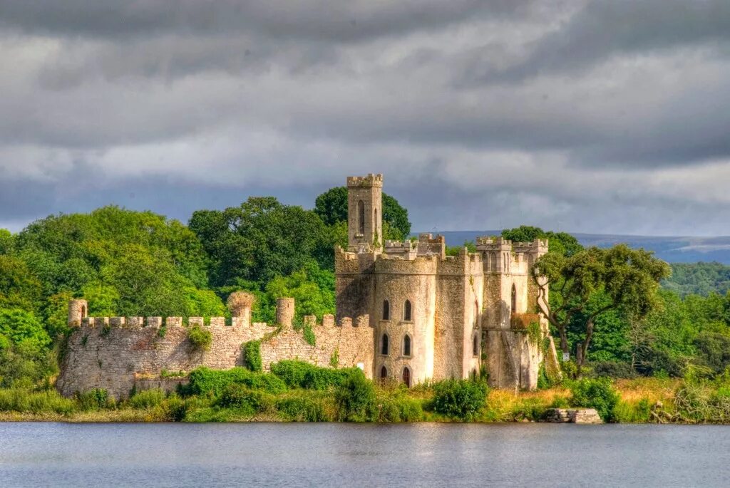 замок macdermotts ирландия. замок на острове. замок макдермотт ирландия заброшенный на острове. замок на острове. замок макдермотт на острове касл айленд ирландия.