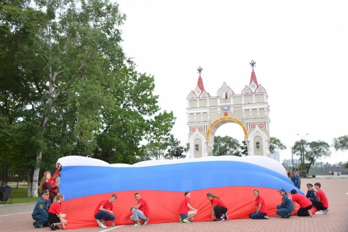 Москва 22 августа 2022. День флага России. Российский флаг фото. Флаг России Благовещенск. День российского флага фото.