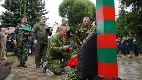 Памятник воину евгению