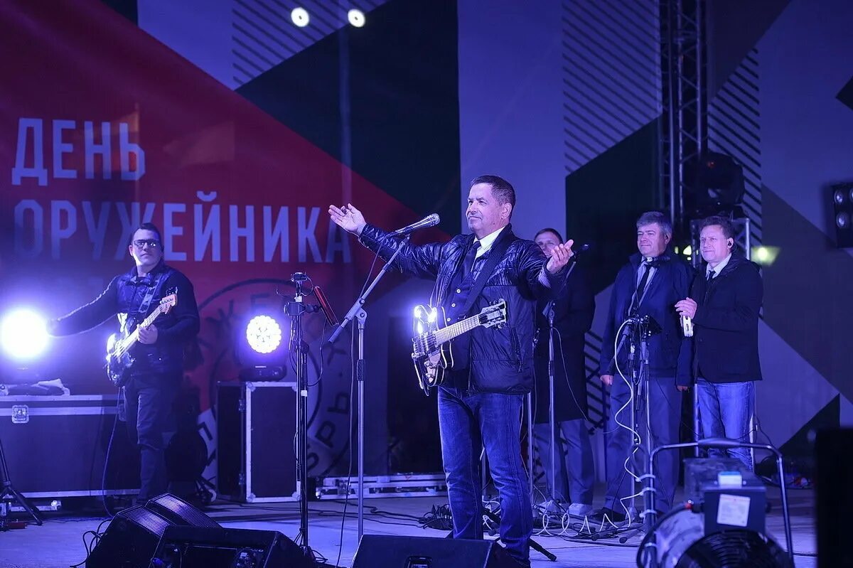 День оружейника в ижевске программа. День оружейников ижевск любэ. день оружейника в ижевске концерт 2014. концерт ко дню оружейника тула. ижевск день оружейника 2025 весь концерт.