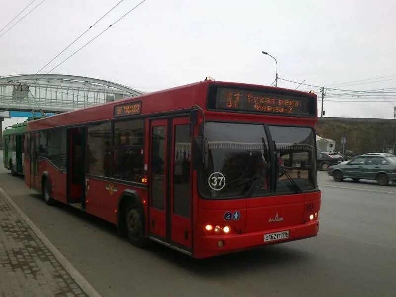 37 автобус казань остановки. Автобус Казань. Казанские автобусы. Красный автобус. Красный автобус Казань.