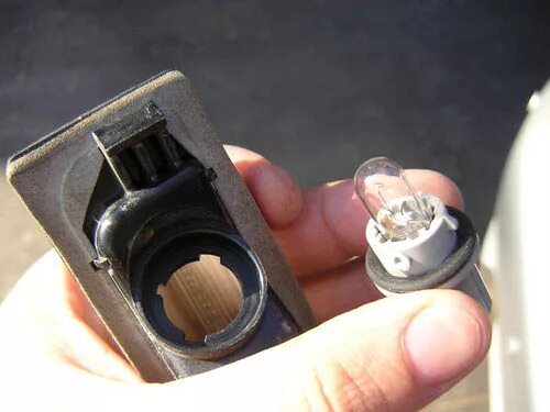 патрон освещения номерного знака