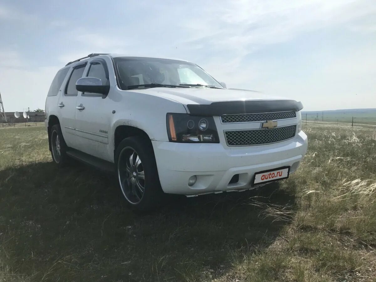 Шевроле тахо купить с пробегом в россии. Белая Таха 900. Chevrolet Tahoe Ромы Хорса. Р600тв 50 Шевроле Тахо. Таха машина белая Шевроле.