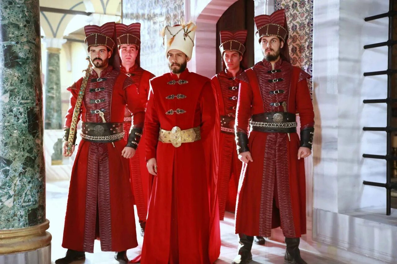 Кафтан на мне зеленый а сердце как. Султан мурад империя кёсем янычары. великолепный век кёсем султан янычары. великолепный век кафтан султана ахмеда. великолепный век султан мурад наряды.