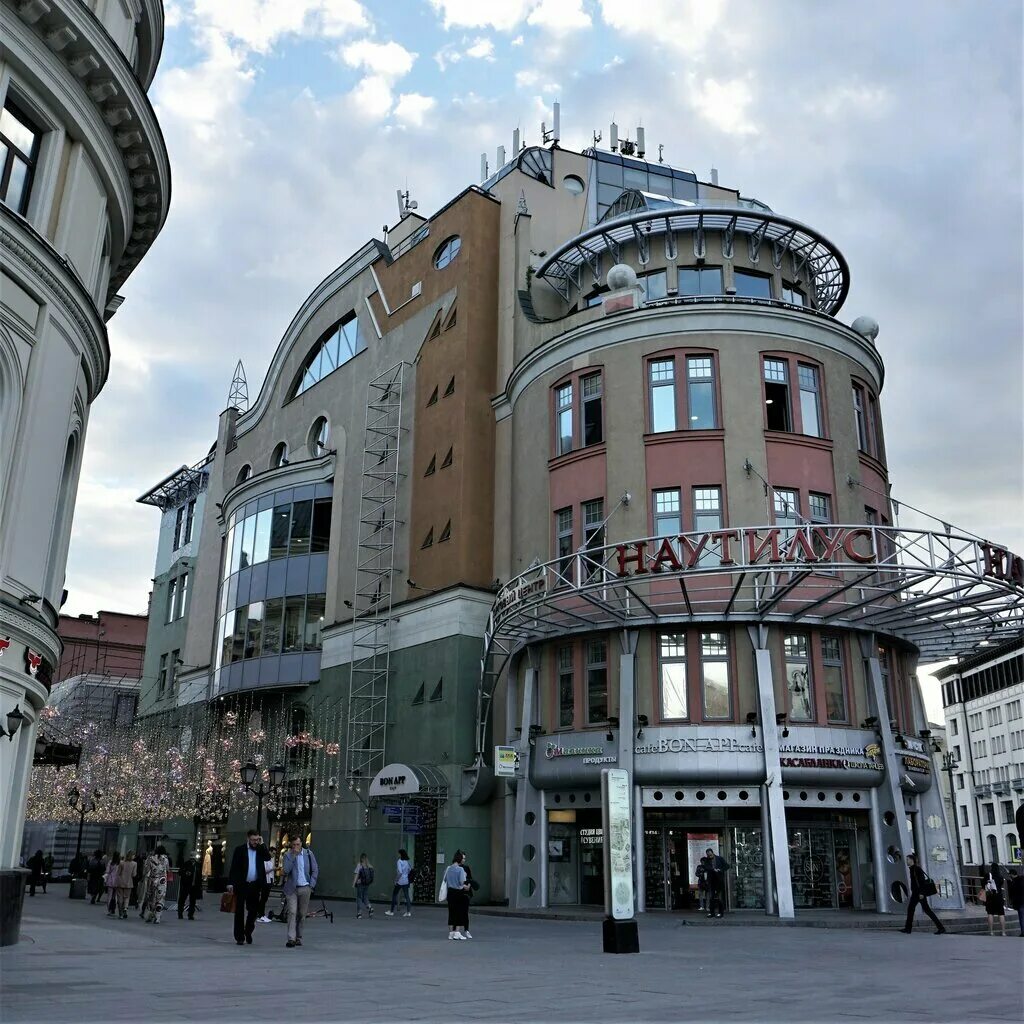 Лубянская площадь. Торговый центр наутилус на никольской в москве. Здание кгб в москве. Наутилус москва лубянка. Лубянка 25.