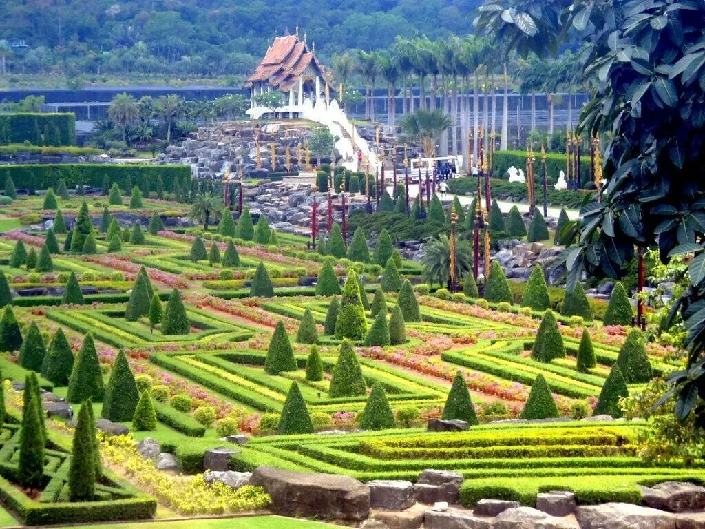 Парк нонг нуч в паттайе. Сад мадам Нонг Нуч. Тропический сад мадам Нонг Нуч в Паттайе. Суан Нонг Нуч сад. Таиланд.