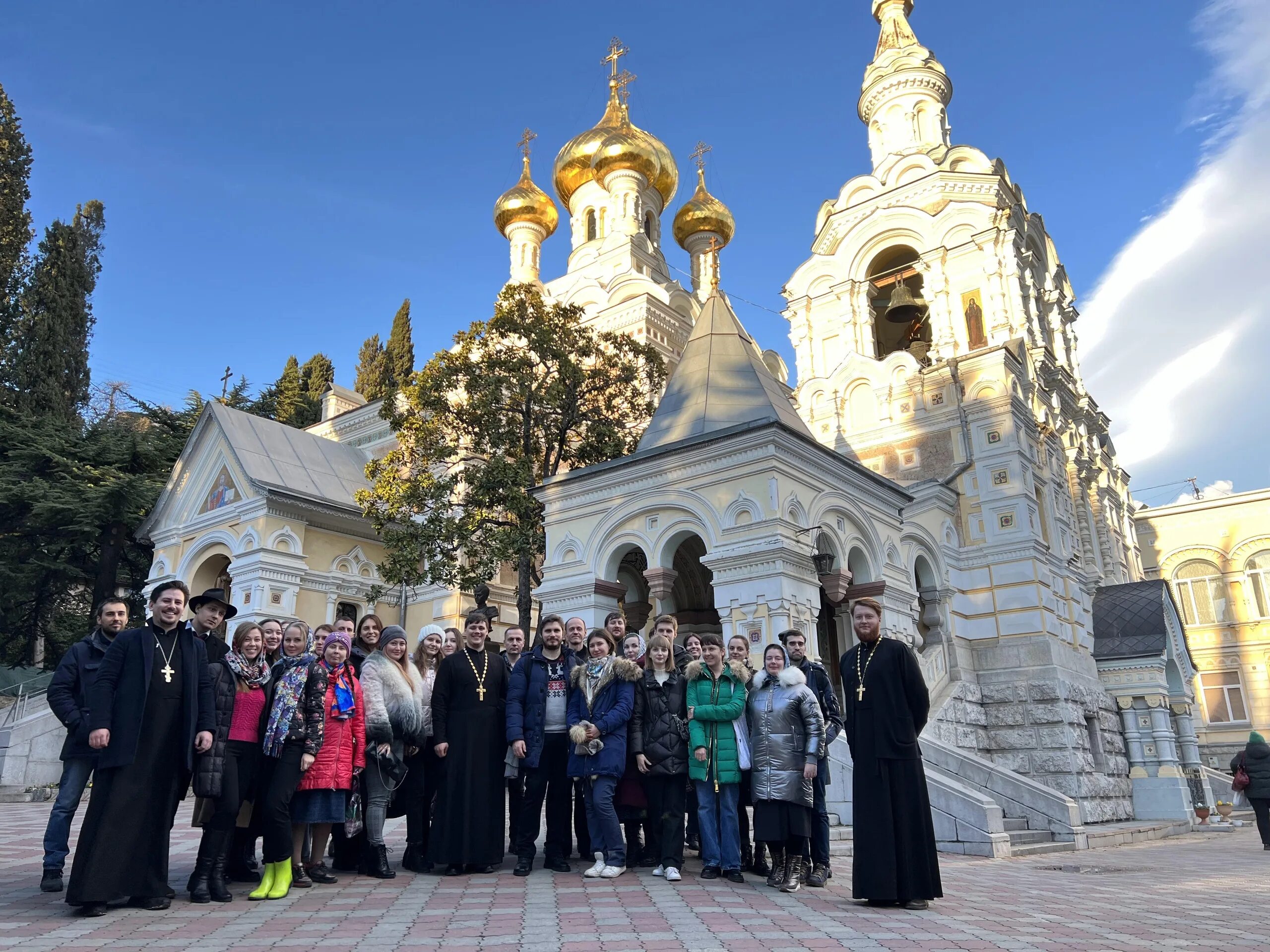 Православные экскурсии из москвы. Настоятель храма христа спасителя в ярославле. Почаевская лавра крестный ход. Православное рождество в монастыре. Православные экскурсии из москвы.