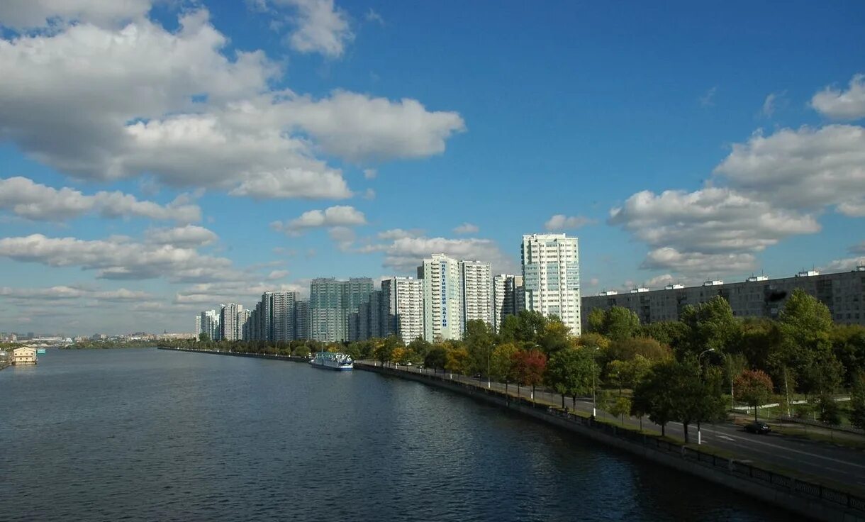 Нагатинская набережная москва. Набережная нагатино-садовники. Нагатинская набережная фото москва. Паруса на нагатинской набережной. Нагатинский затон москва.