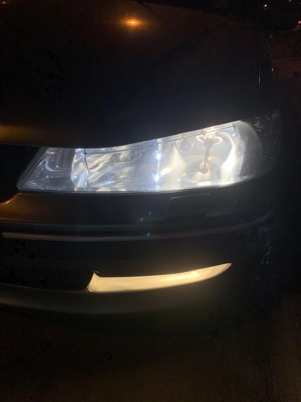 Пежо 406 линзы в птф. Лампа заднего хода ваз 2110 цоколь. Лампы пежо 406. Дхо в фары пежо 406. Желтые лампы пежо 406.