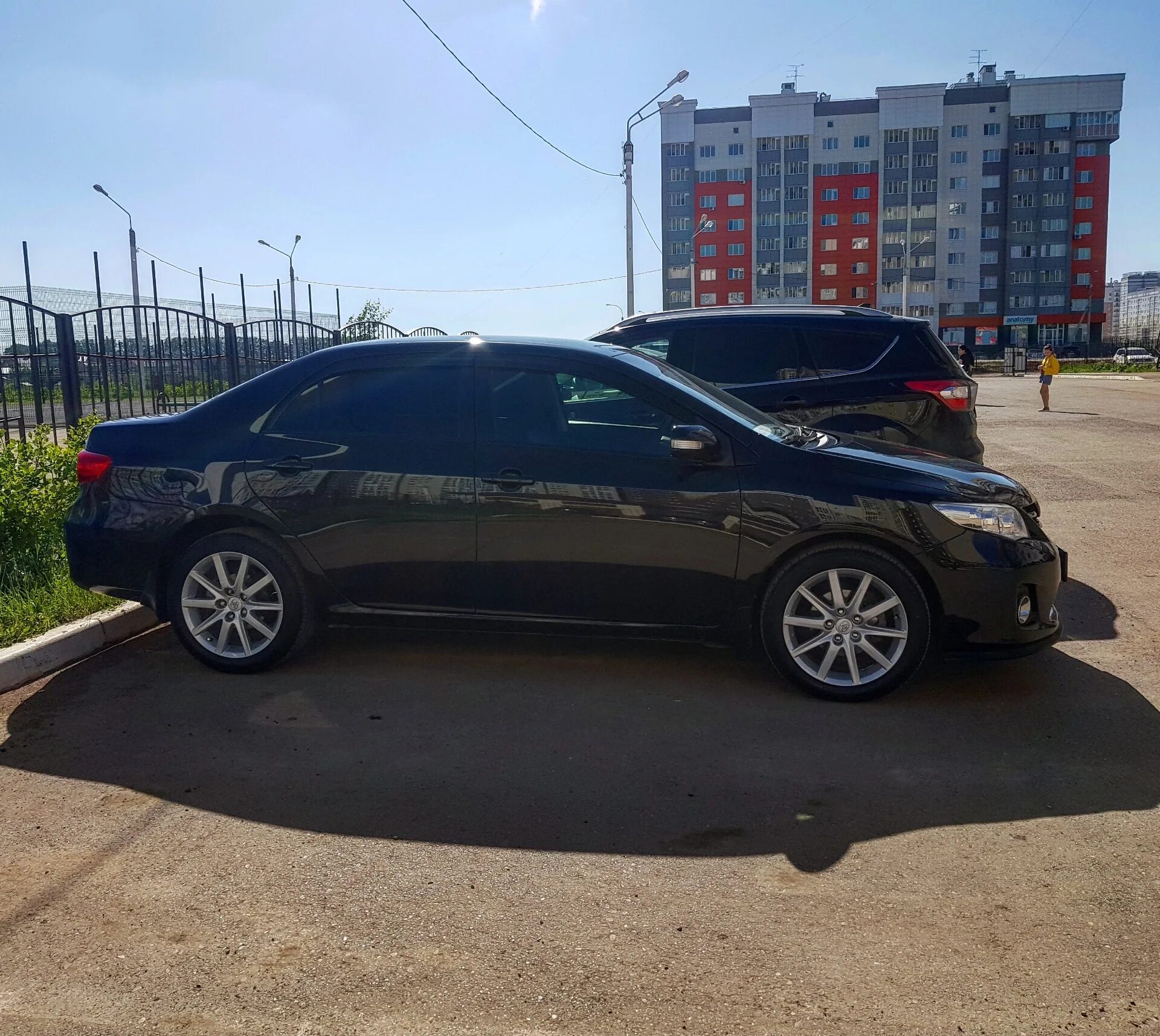 Поставить 225 вместо 215 можно. 205 50 R17 Тойота Королла. 225 55 17 Камри 55. Toyota Camry 225/45 17. Камри 215 55 17.