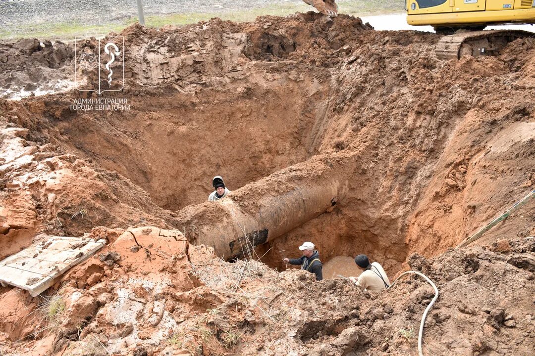 Магистральный водовод. Авария на водоводе в евпатории. Магистральный водовод. Евпаторийский водовод. Водовод в евпатория.