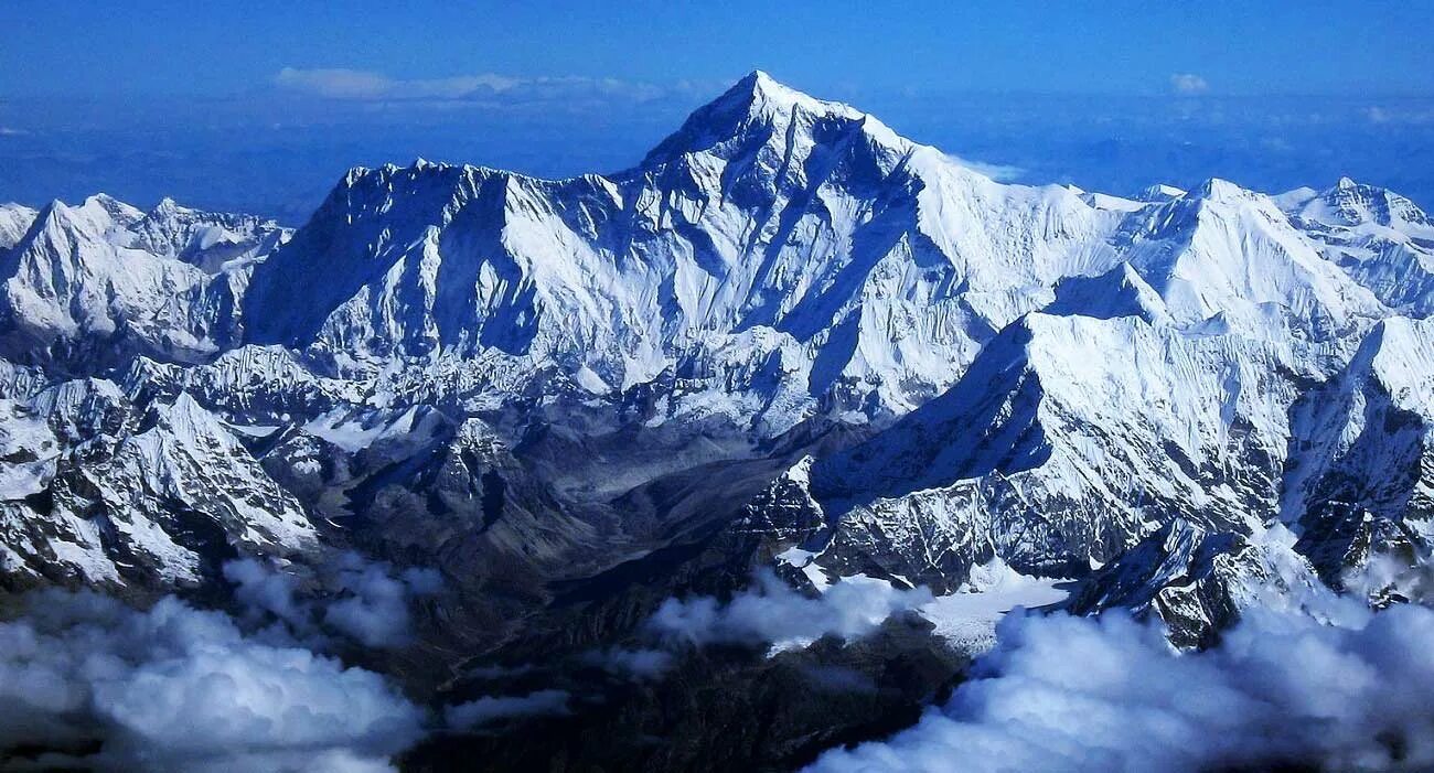 Mount everest is high in the world. Полет Everest.
