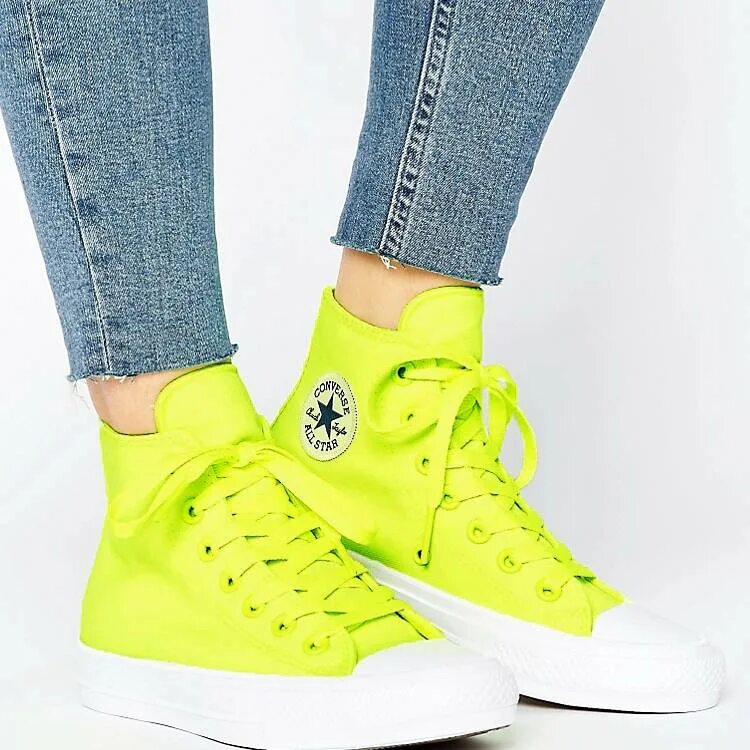 Желтые конверсы. Converse Chuck Taylor желтые. Converse Chuck 70 высокие лимонные. Конверсы ASOS. Неоновые кеды конверс.