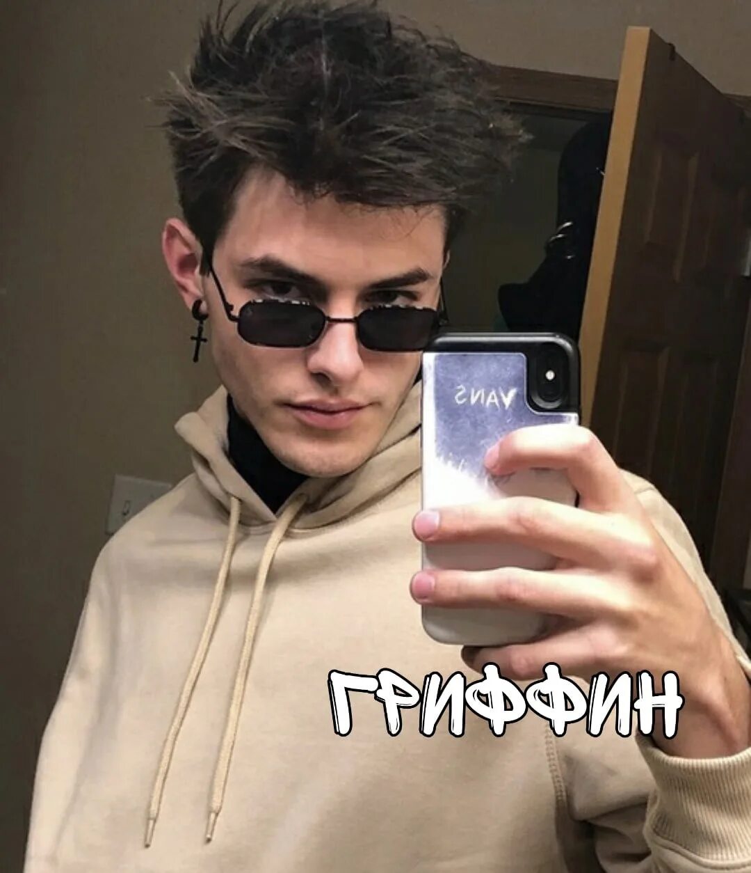 Tik tik mod iphone. Гриффин Джонсон 2020. Тик токер парень. Гриффин из тик тока. Гриффин Джонсон 2021.