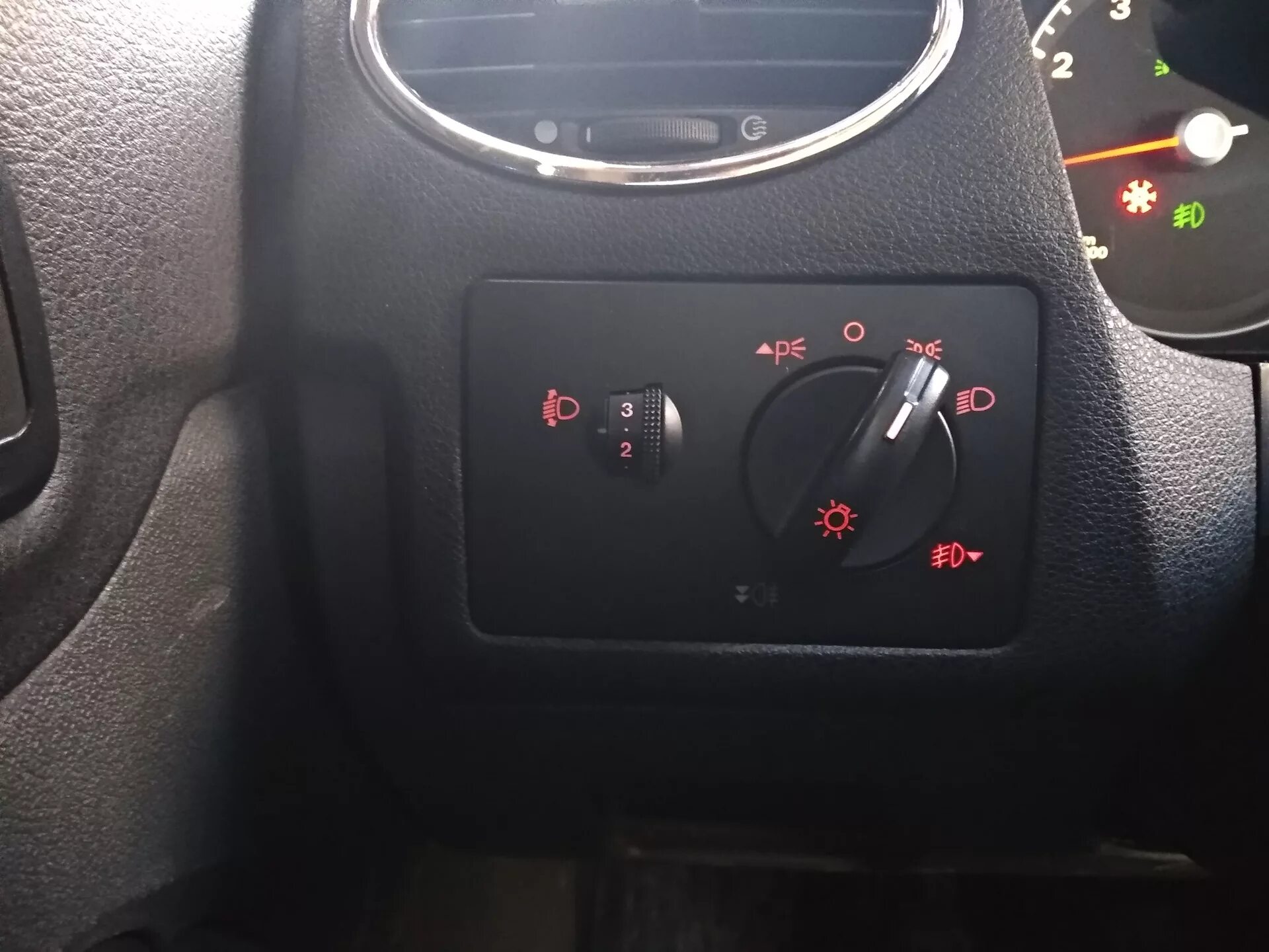 Включение фар форд фокус 2. Ford focus 2 дальний свет как включить. Блок управления светом форд фокус 2. Кнопка противотуманных фар форд фокус 2. Кнопка птф форд фокус 2 дорестайлинг.