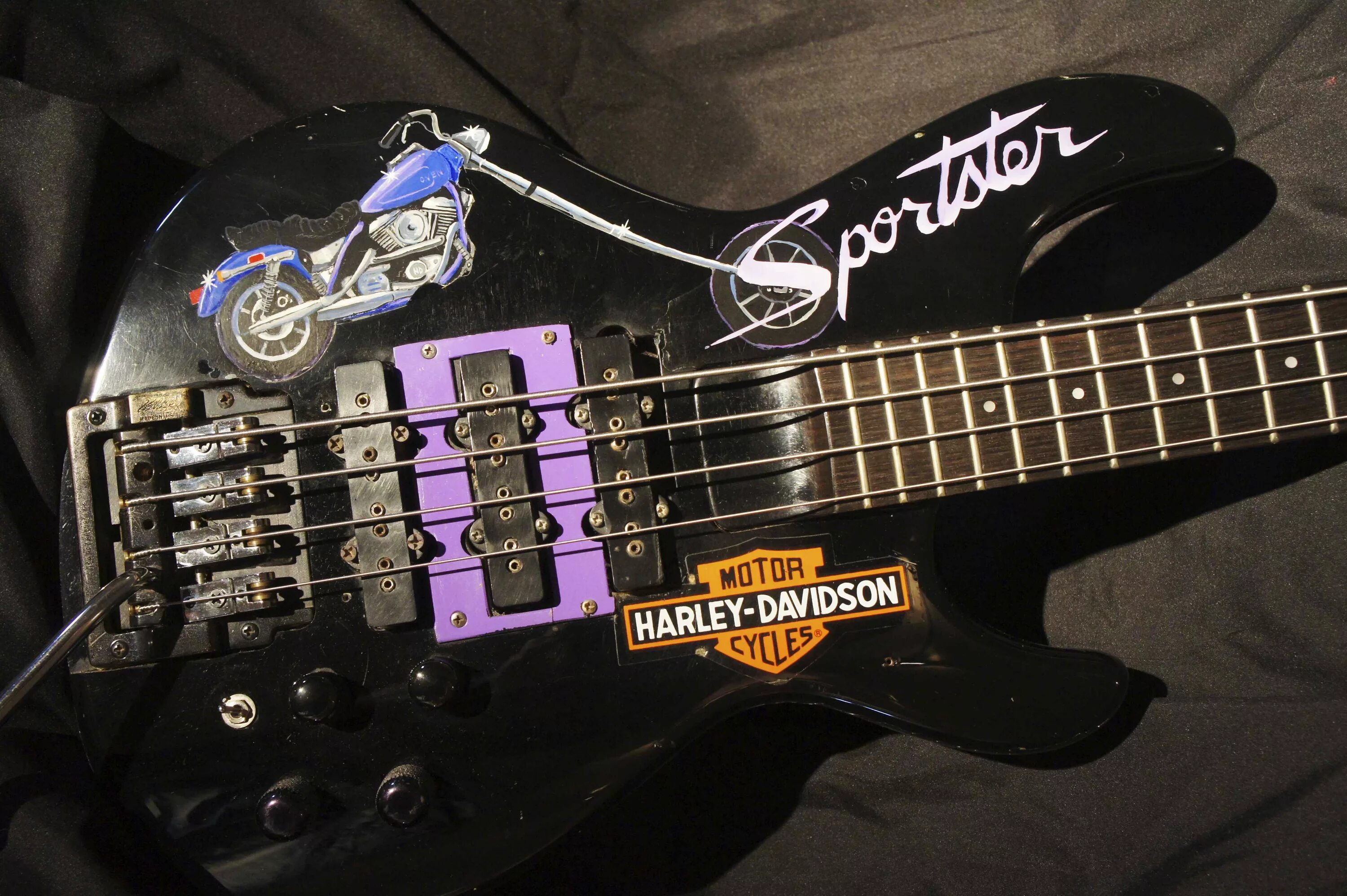 В басс 2. Aria Pro 2 Cliff Burton. Aria Pro II Cliff Burton Signature. Бас гитара Aria Pro 2 Cliff Burton. Бас гитара aria2 Pro Cliff Burton Signature Bass.