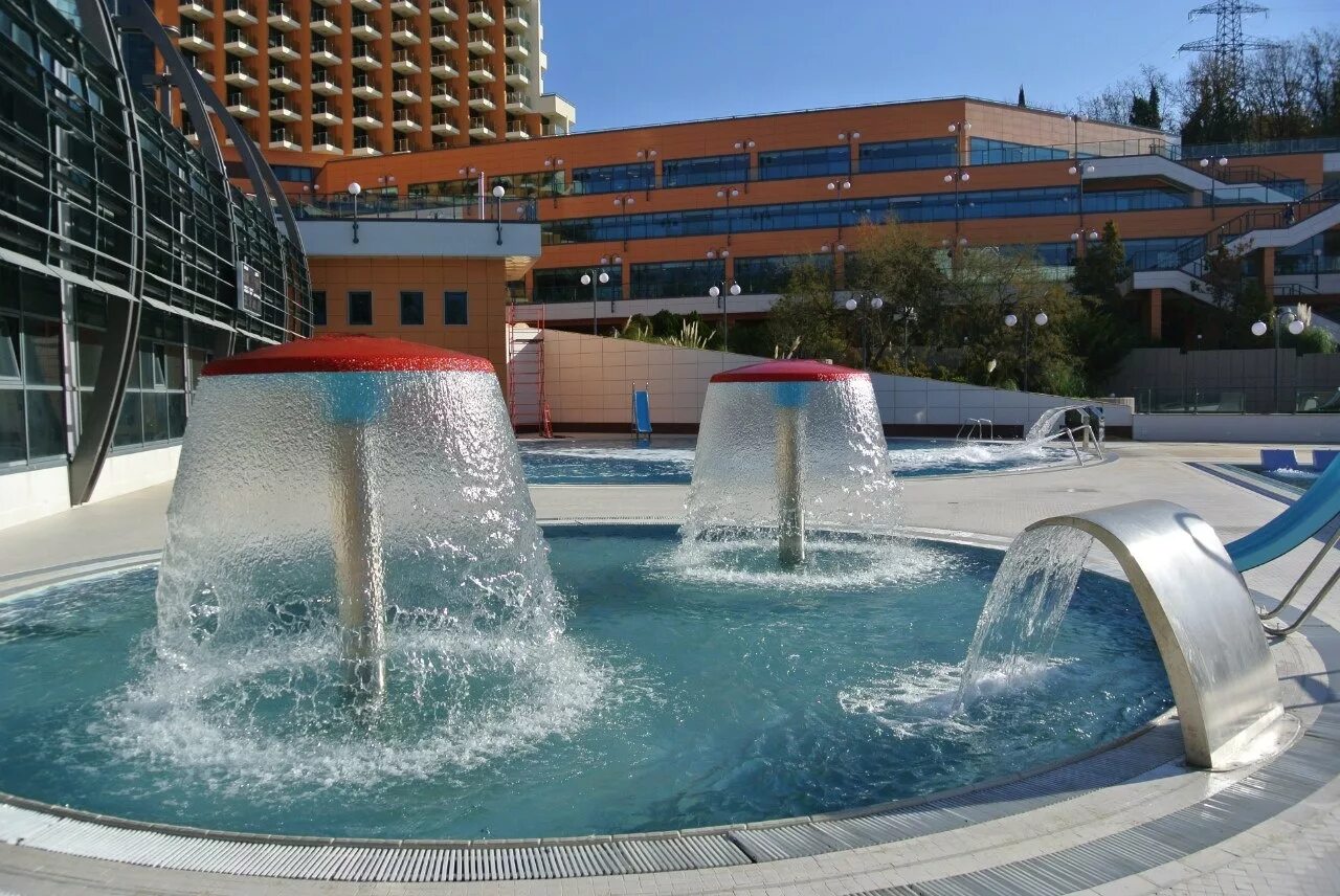 Аквапарк лоо сочи. Адлеркурорт корпус дельфин. Санаторий знание адлер. Санаторно-курортный комплекс знание сочи. Краснодарский край сочи санаторий аквалоо.