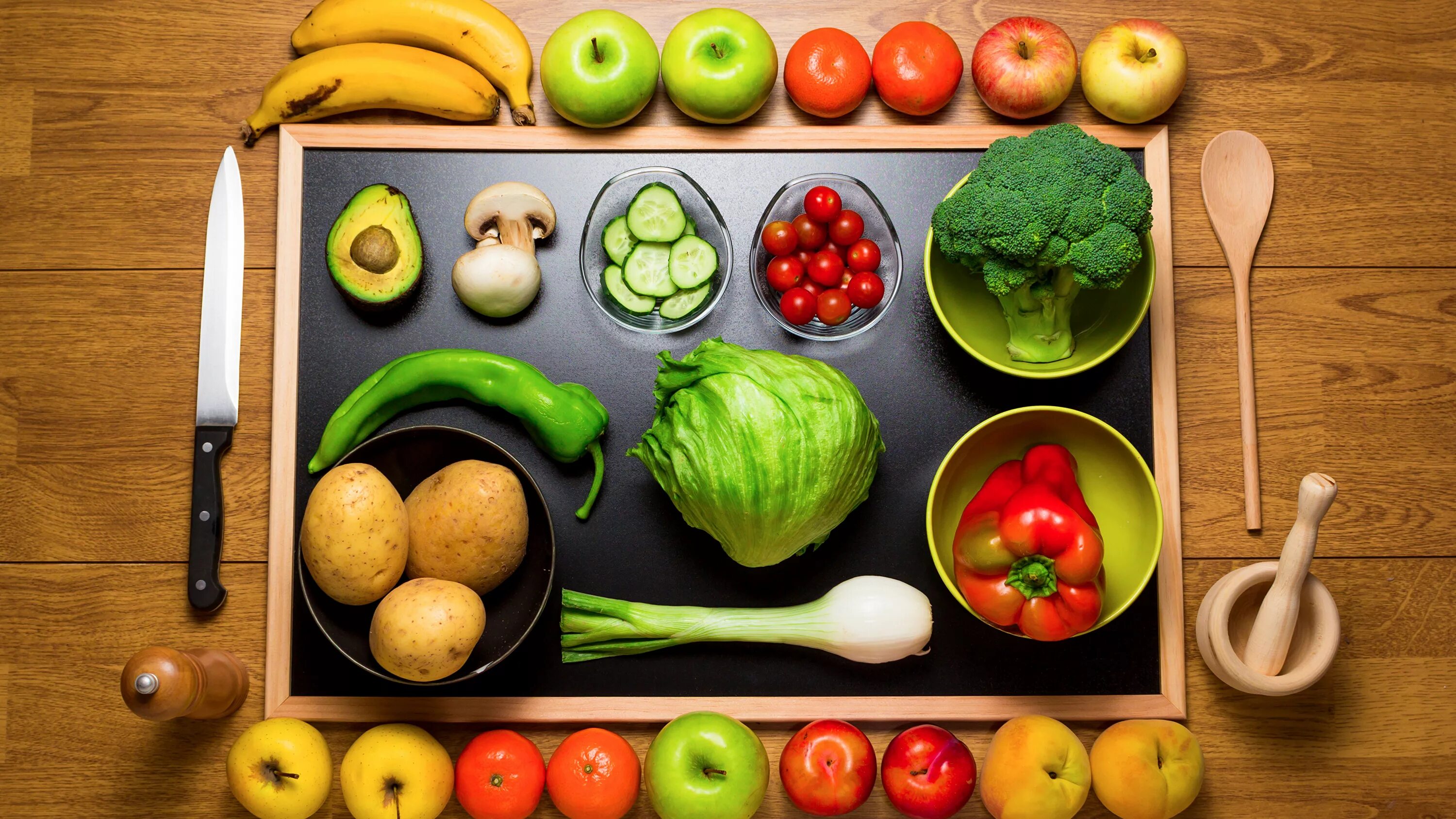 Фрукты на столе без фона. Овощи, фрукты, ягоды. Свежие фрукты. Правильное питание яблоки. Каша с яблоками.