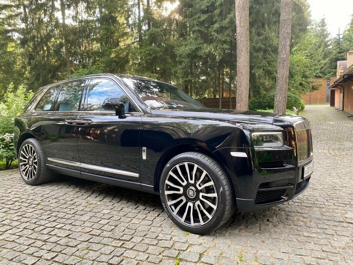 Роллс Ройс Куллинан 2022. Роллс Ройс джип 2022. Rolls Royce Cullinan 2021. Rolls Royce Cullinan 2023.