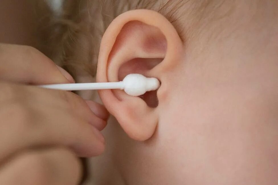 Clean ear. Палочки для ушей с ограничителем. Ватные палочки для новорожденных для чистки ушей. Палочки для чистки ушей новорожденным.