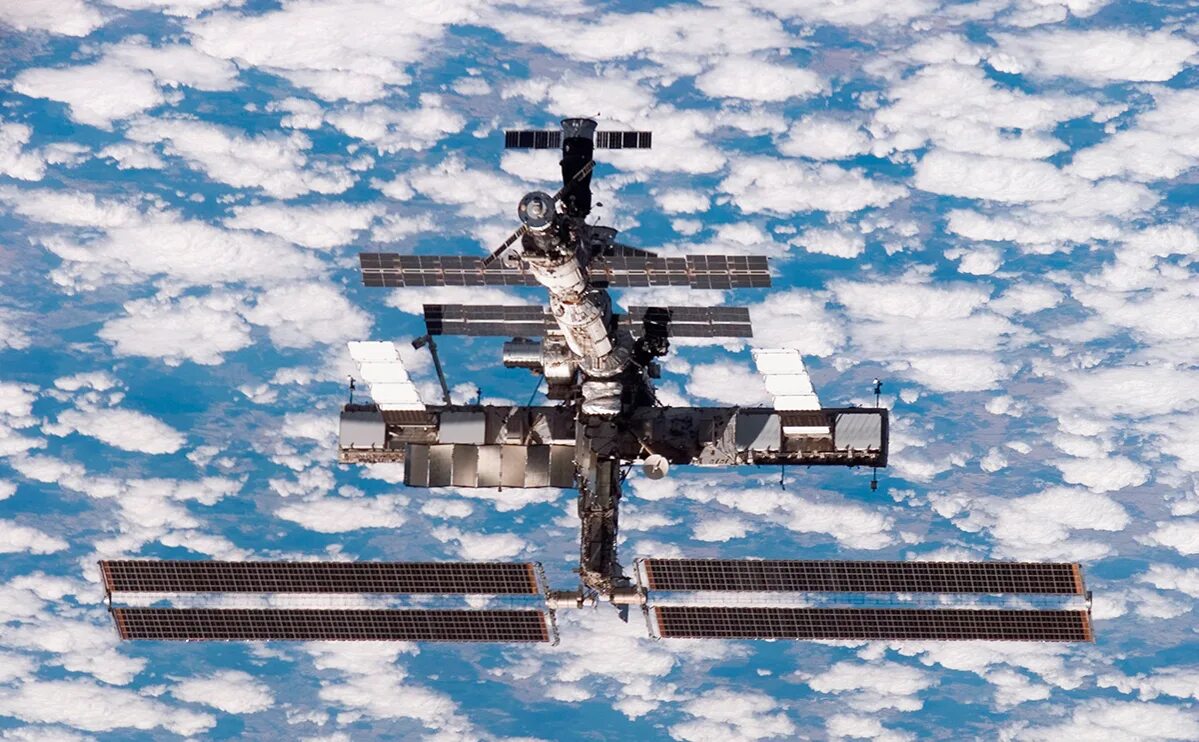 Международная космическая станция в каком году. Международная Космическая станция. МКС. Американская Космическая станция. Российская Космическая станция.