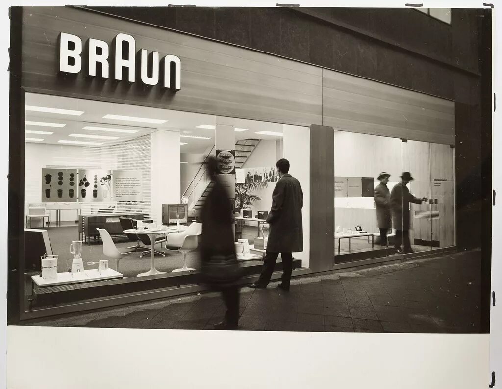 Brown shop. Braun фирма. Стиль компании Браун. Фирма Браун Германия. Braun история.