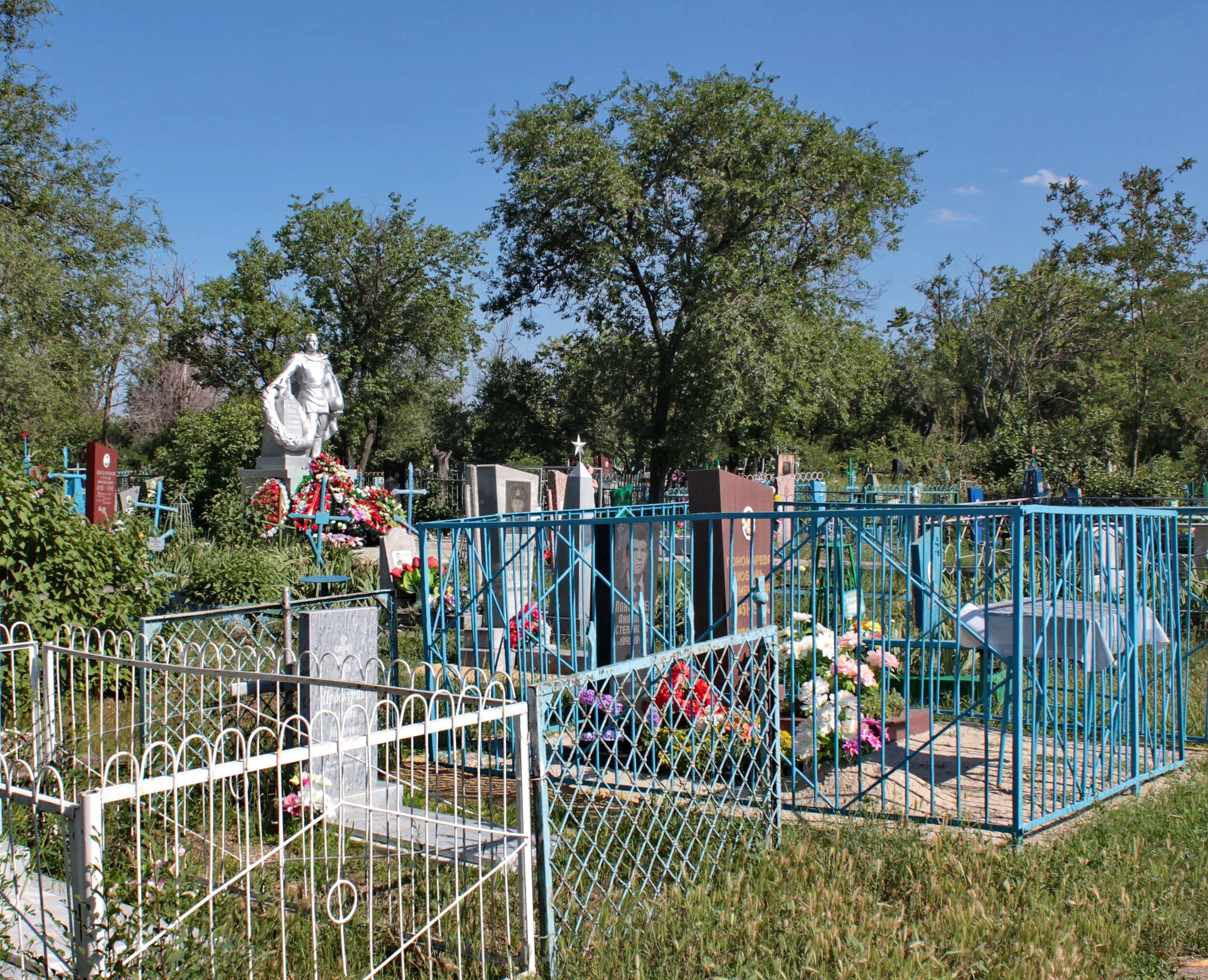 Кладбище сальск. Братская могила сальск. аэродромное кладбище сальск. сальское старое кладбище. старое кладбище в сальске ..