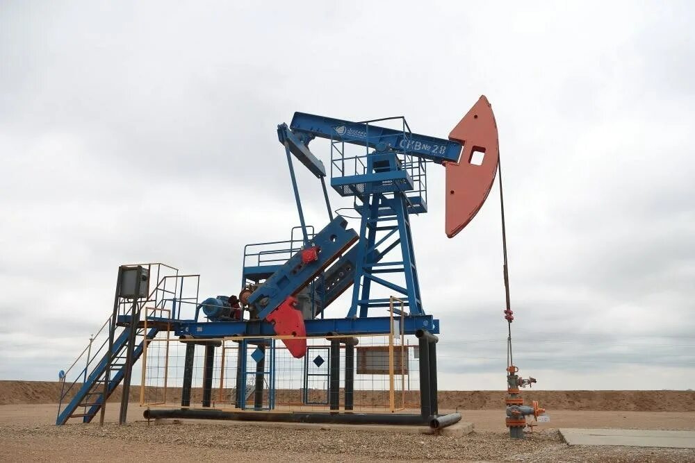 Повышение добычи нефти. Добыча нефти. Нефтяная скважина. Нефть фото. Узбекистан нефтедобыча.
