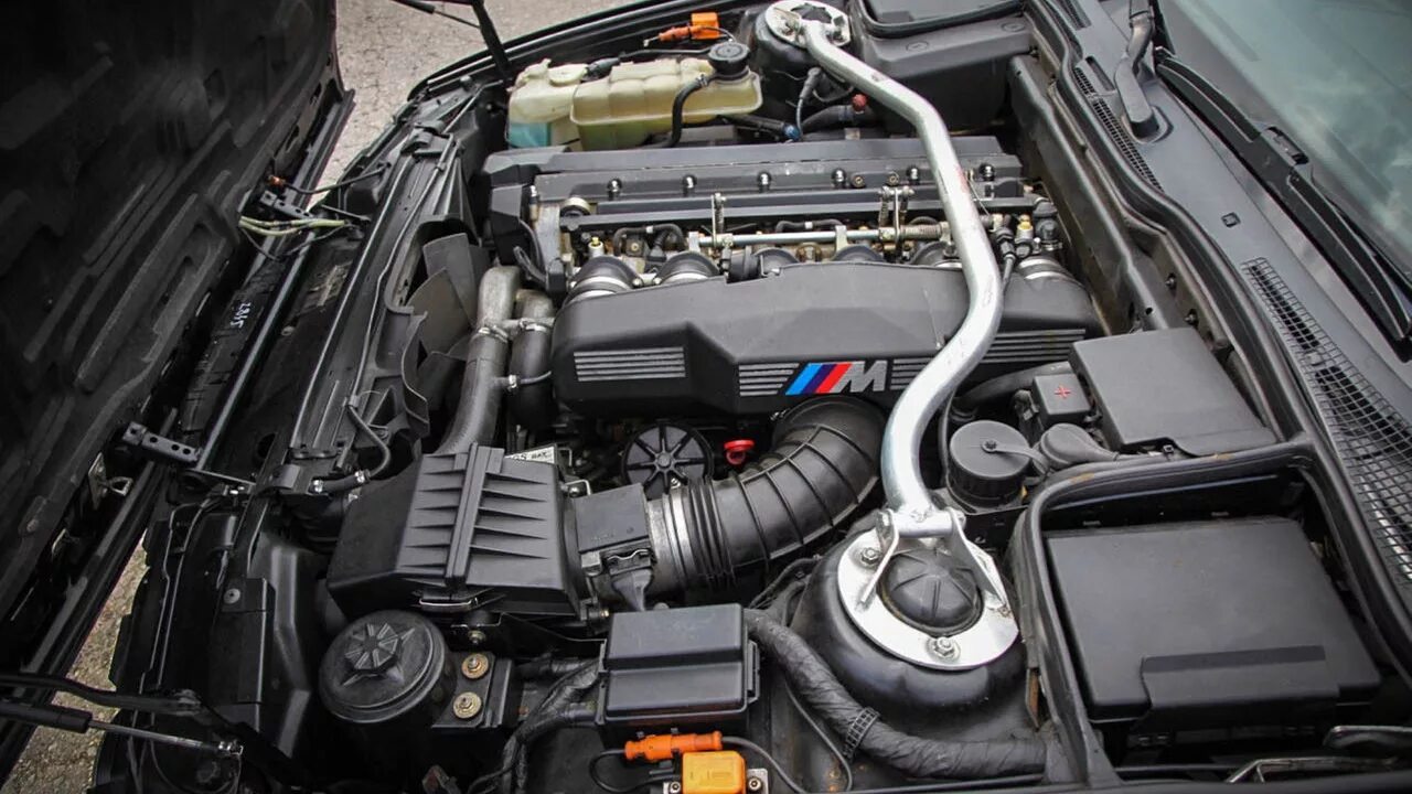 Бмв е 34 мотор. BMW e34 м50. Мотор БМВ е34. BMW e34 525i двигатель. BMW e34 m5 мотор.