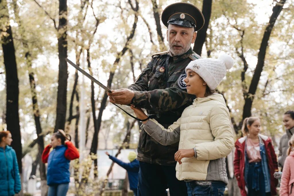 Казачья игра в шапку. Игра шапка казака. Игровая программа казаки для детей. Казачьи игры и забавы для детей.