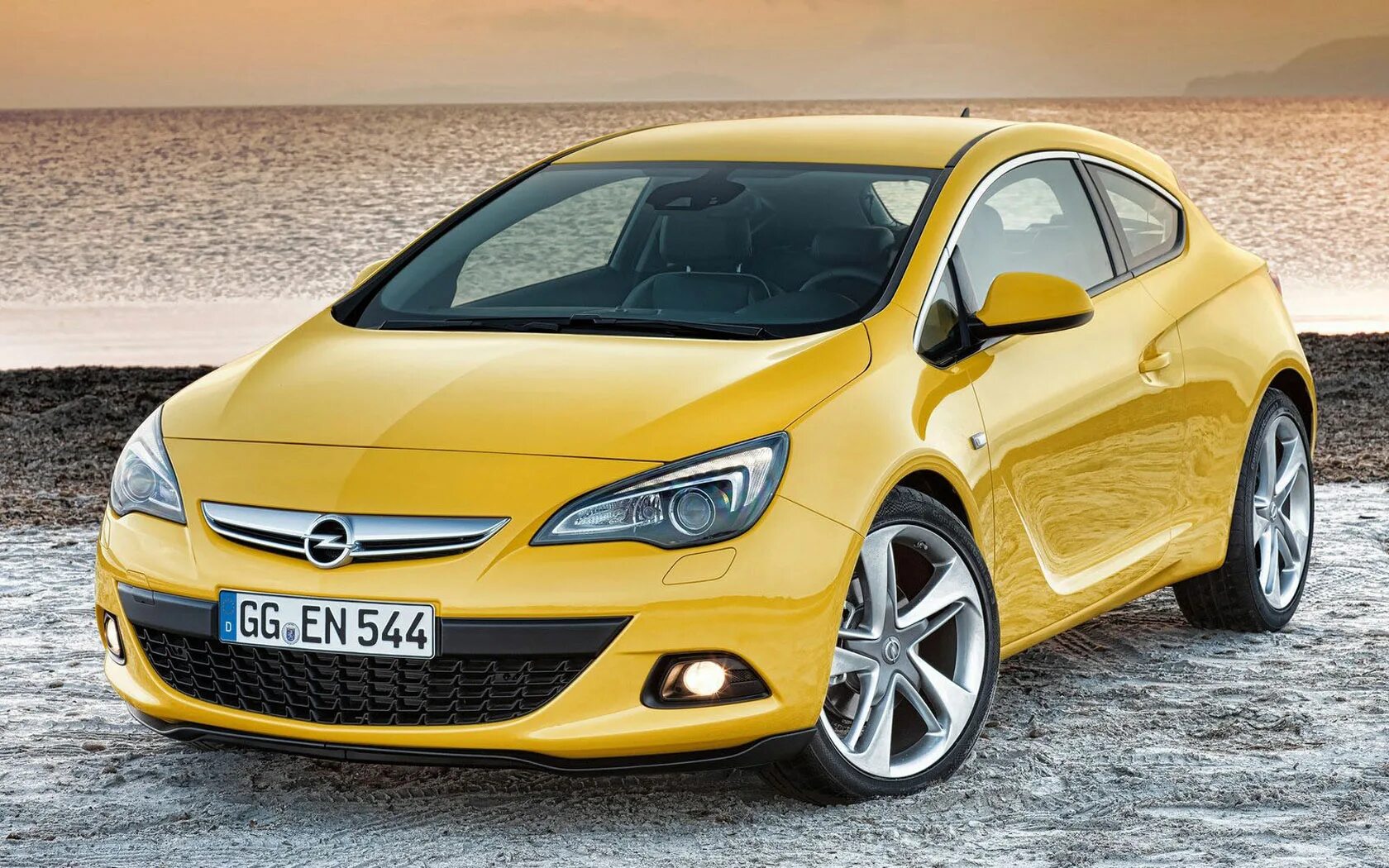 Opel Astra GTC 2012. Opel Astra GTC 2013. Oper Astra gt c. R opel