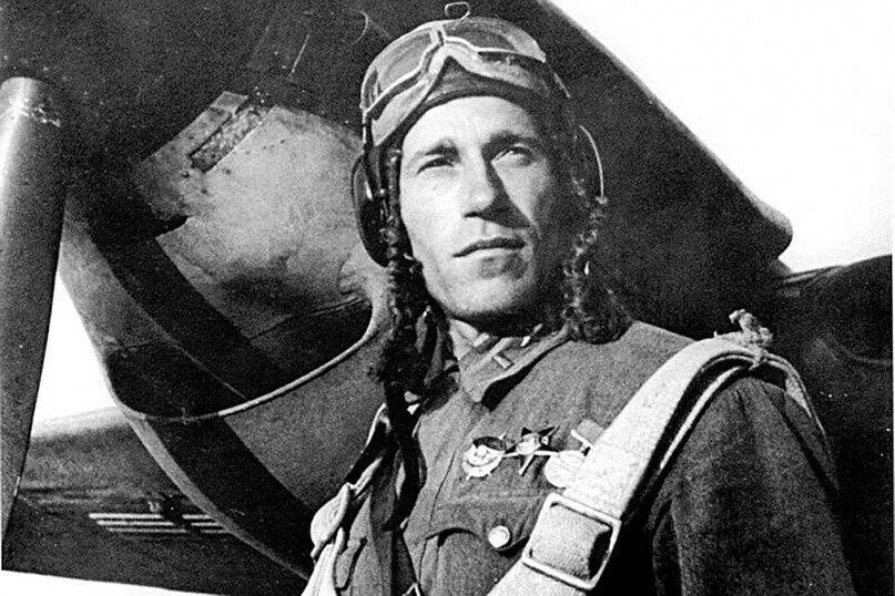 Летчикам дали героя. Юнкерс война таран. Граффити-портрет летчика мусы гареева уфа. Подвиг курсанта павла шклярука. Летчик виктор талалихин.