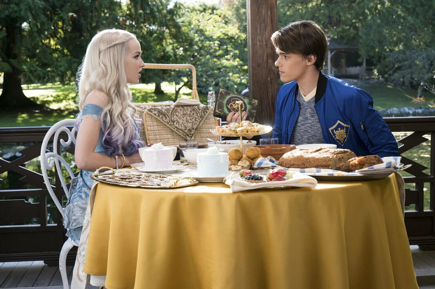 Совершеннолетие наследники. Наследники (descendants) 2015. Достижение совершеннолетия. Наследники (descendants) 2019. Совершеннолетие наследники.
