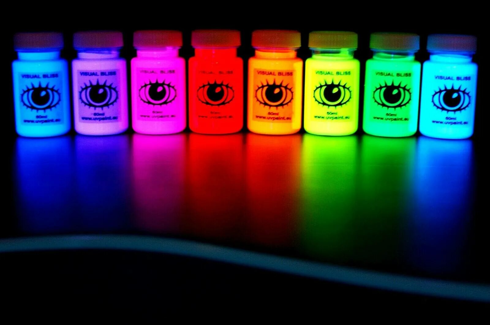 Неоновая краска в баллончиках. Какая краска светится в темноте. Фосфорная краска. Неоновые краски. Какая краска светится в темноте.