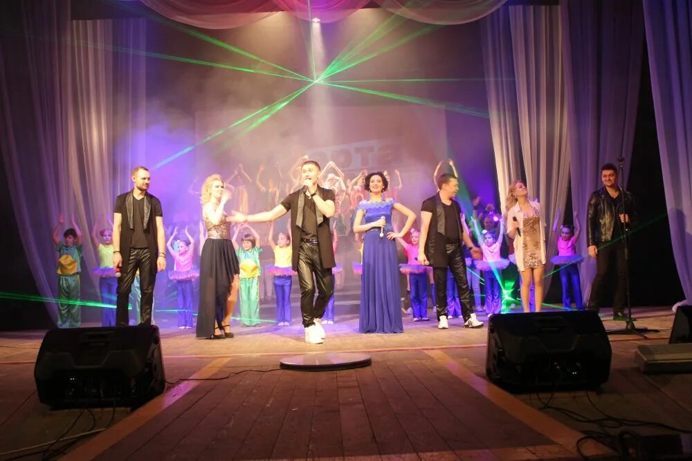 Дирижер кремлевского оркестра. 3 декабря выступление. Лысьва кдц. Государственный кремлевский оркестр. Арбенина розы.