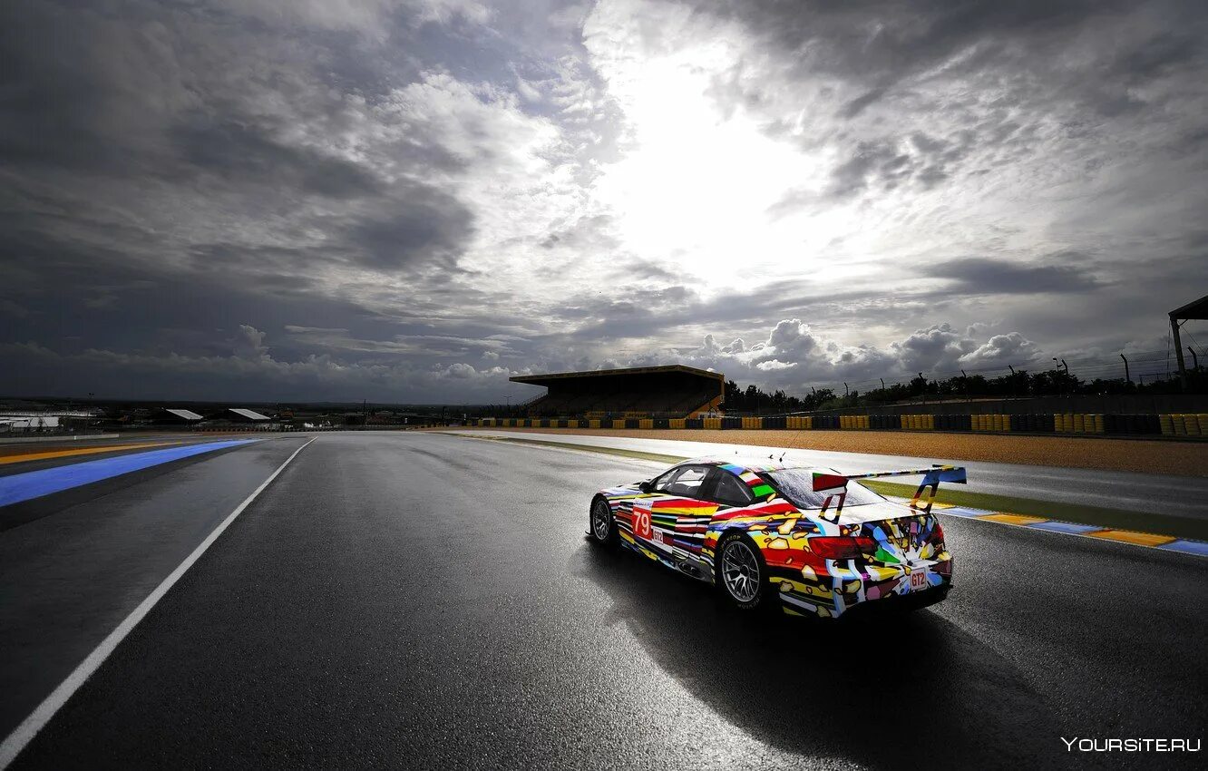 Машина в движении. Монте карло трасса ралли. Автомобили на серпантине. Нюрбургринг нордшляйфе. Извилистая дорога.