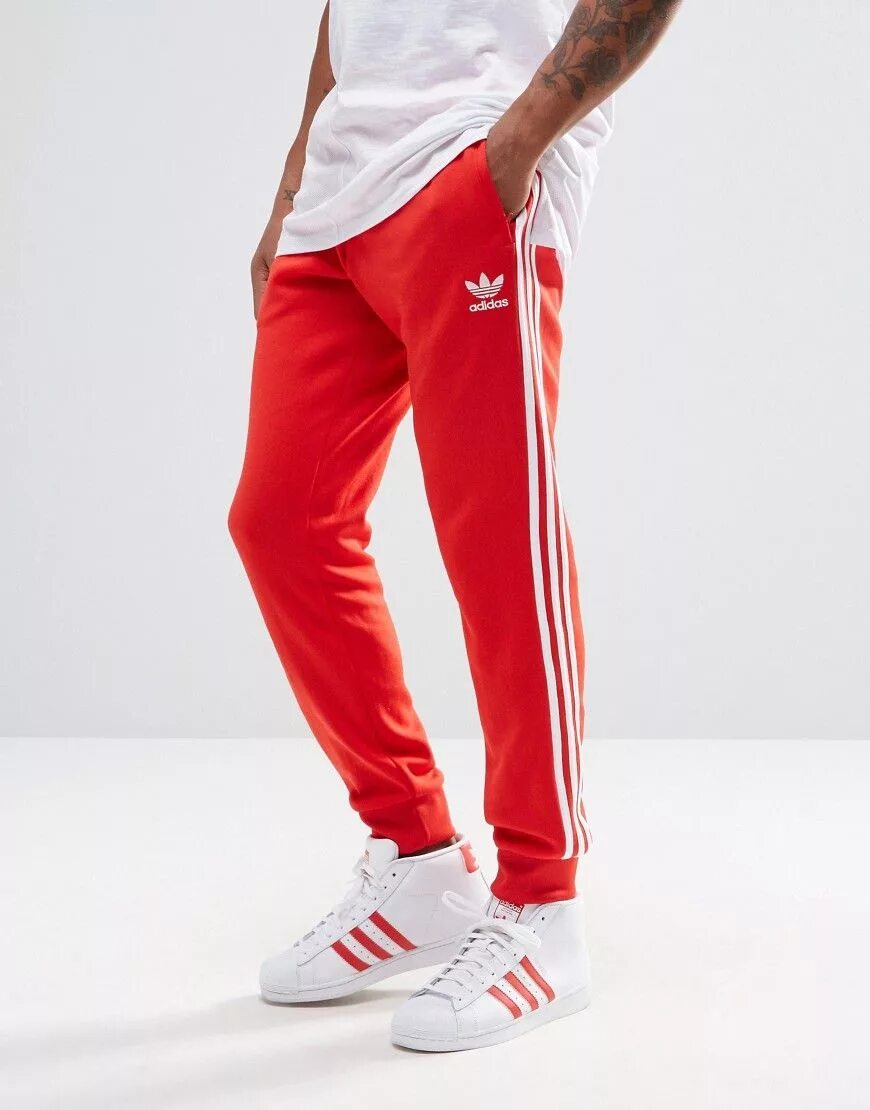 Adidas джоггеры мужские красные. Штаны спортивные adidas Originals ay7766. Штаны adidas Originals красные. Штаны adidas 2016.