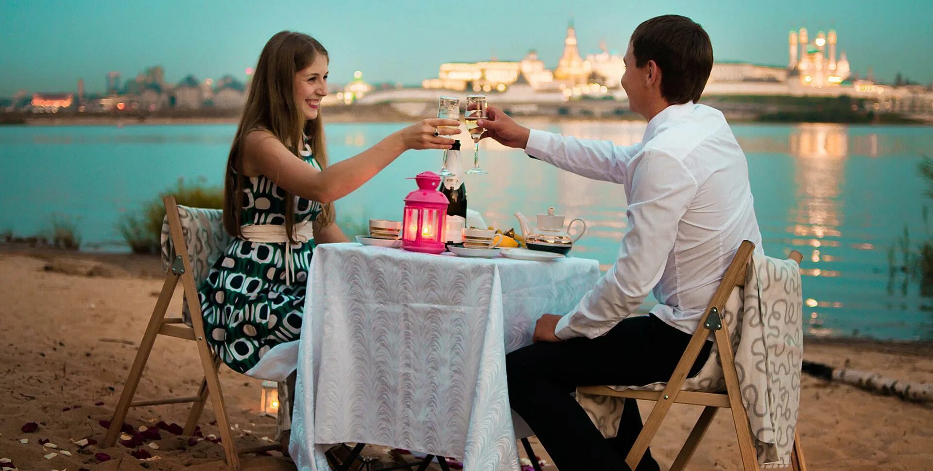 Как сделать свидание. Ужин на берегу моря. Романтичный вечер. Куда сходить с парнем на свидание. Как сделать свидание.