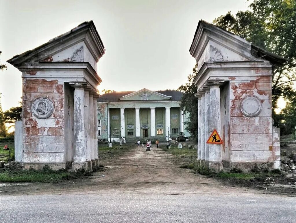 дом культуры железнодорожников, новомосковск. дом культуры железнодорожников, новомосковск. дом культуры гипсовый, новомосковск. дк железнодорожников новомосковск. дкж новомосковск.