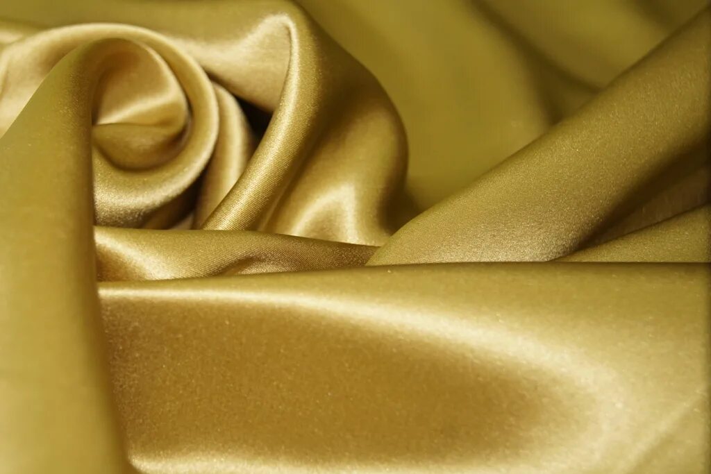 сшитый золотом шелк. армани шёлк. виссон ткань. золотая шелковая ткань. сшитый золотом шелк.