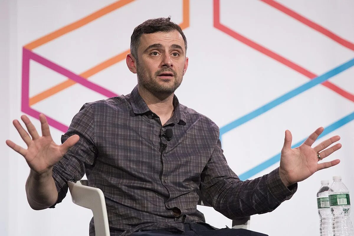 Where is gary. Gary vee. гари вайнерчук предприниматель. vaynermedia.