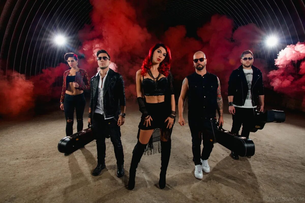 В океане людей lascala. Скала концерт. Скала фрэглов группа. Король и шут прыгну. Скала концерт.